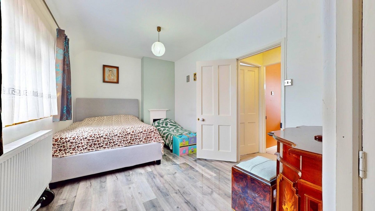 Valence Avenue, Dagenham, RM8