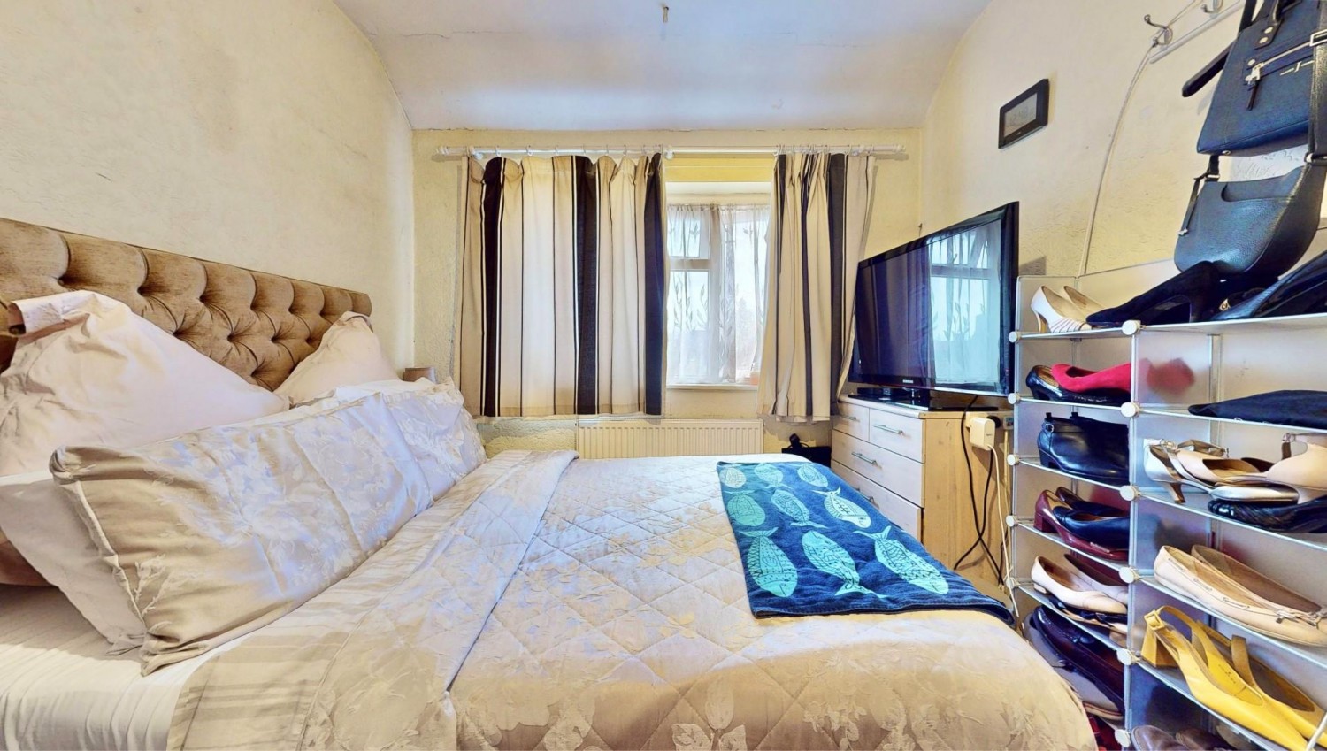 Valence Circus, Dagenham, RM8