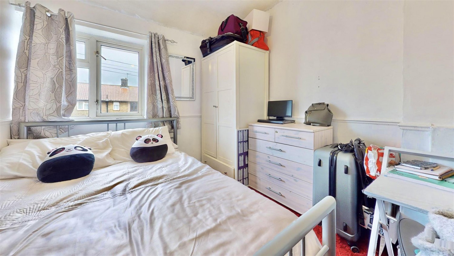 Valence Circus, Dagenham, RM8