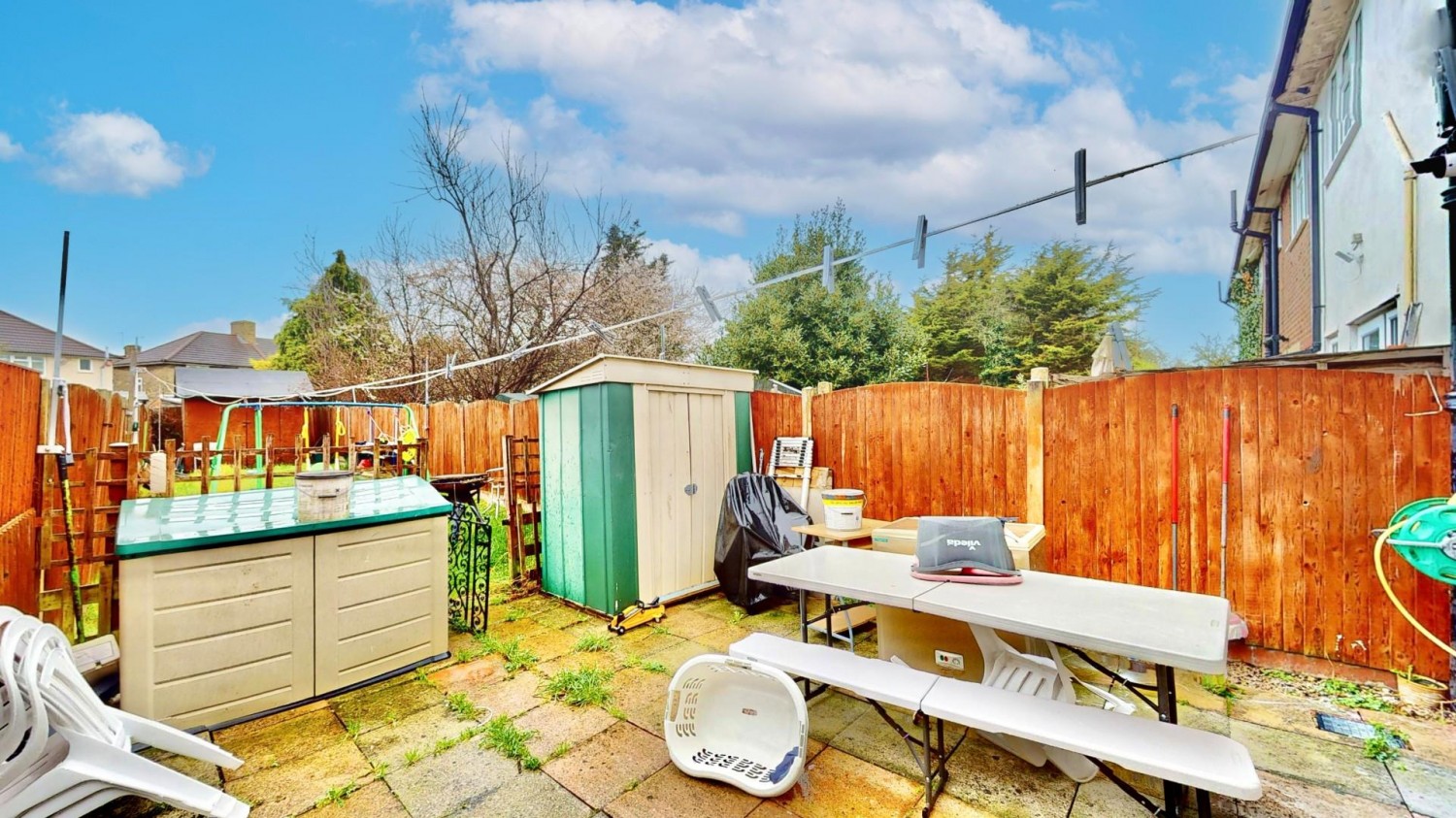 Valence Circus, Dagenham, RM8