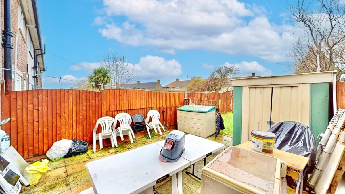 Valence Circus, Dagenham, RM8