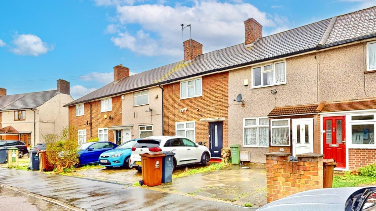 Valence Circus, Dagenham, RM8