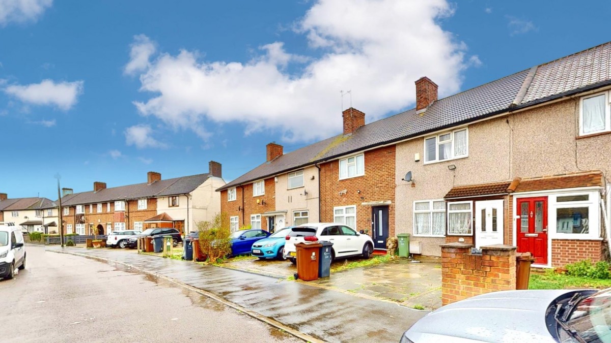 Valence Circus, Dagenham, RM8