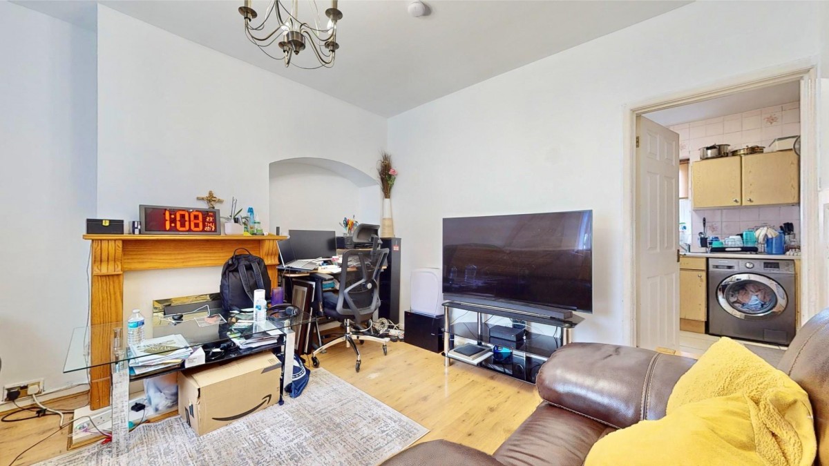 Valence Circus, Dagenham, RM8