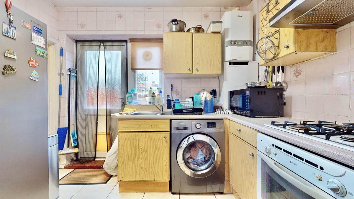 Valence Circus, Dagenham, RM8