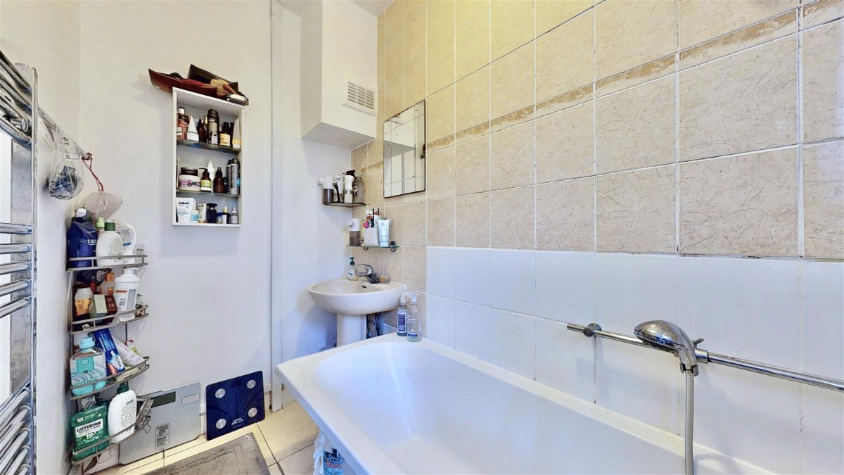 Valence Circus, Dagenham, RM8