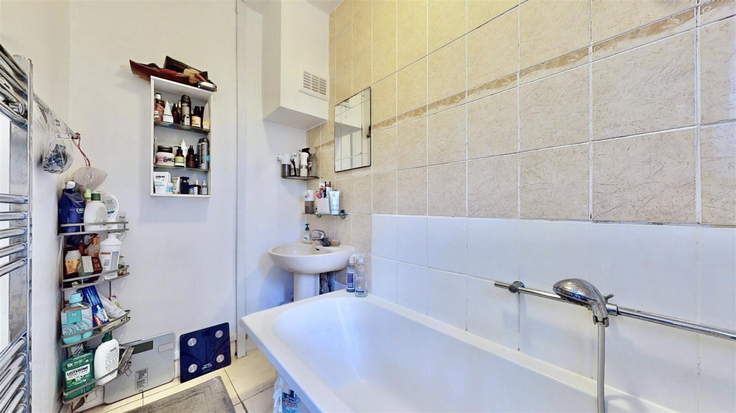 Valence Circus, Dagenham, RM8