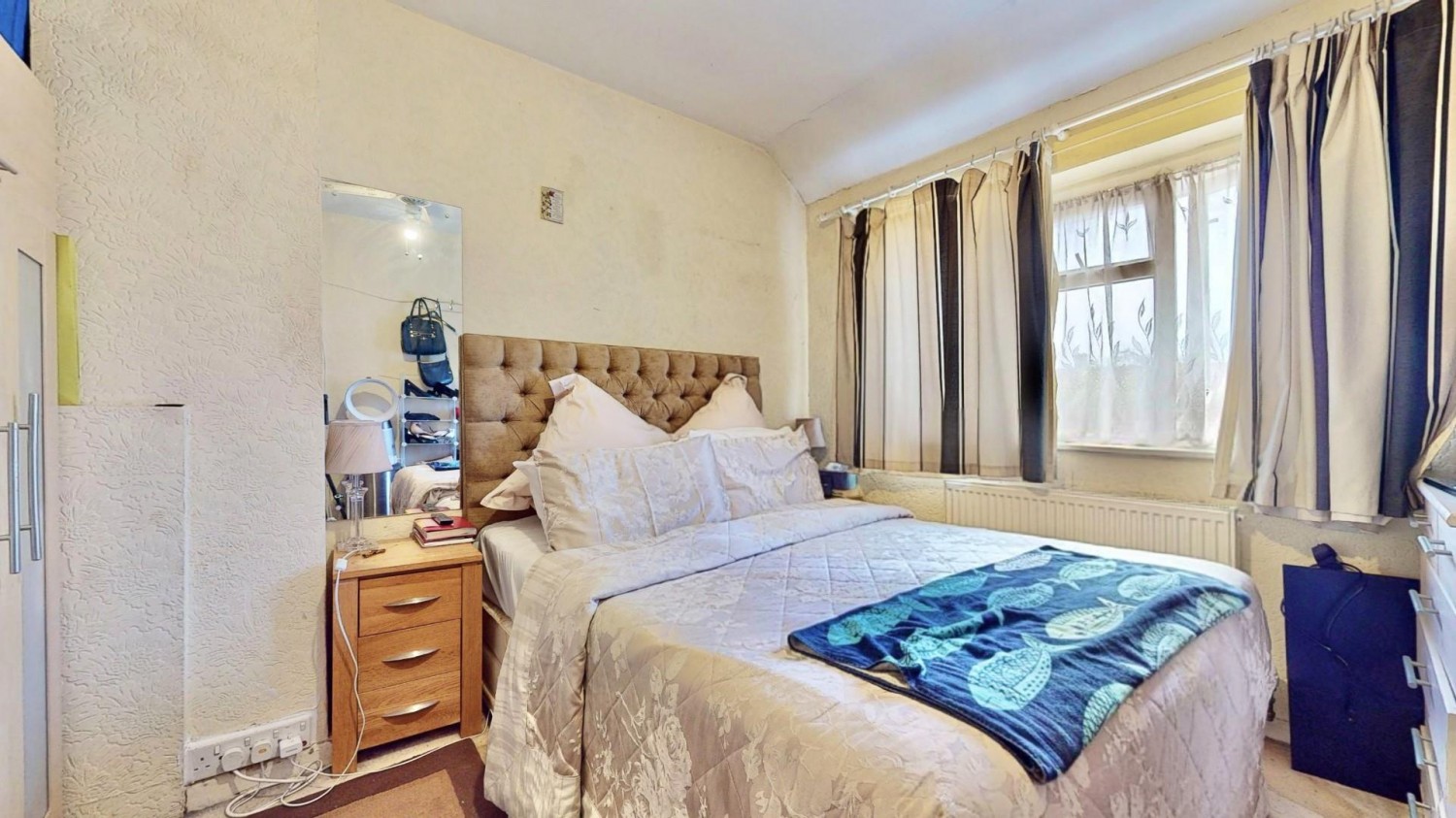 Valence Circus, Dagenham, RM8