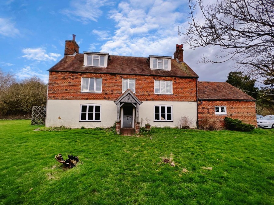 Detached Farmhouse in Charing Heath + 8acres