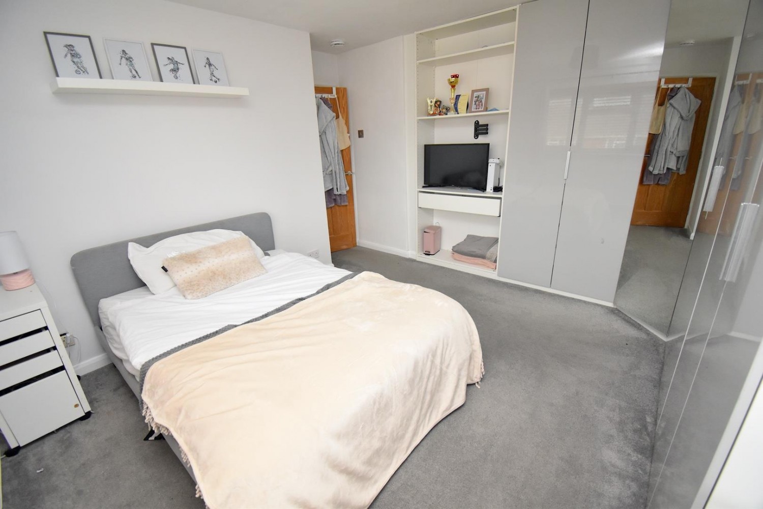 Brockhurst Gardens, St George, Bristol, BS15 1BU.