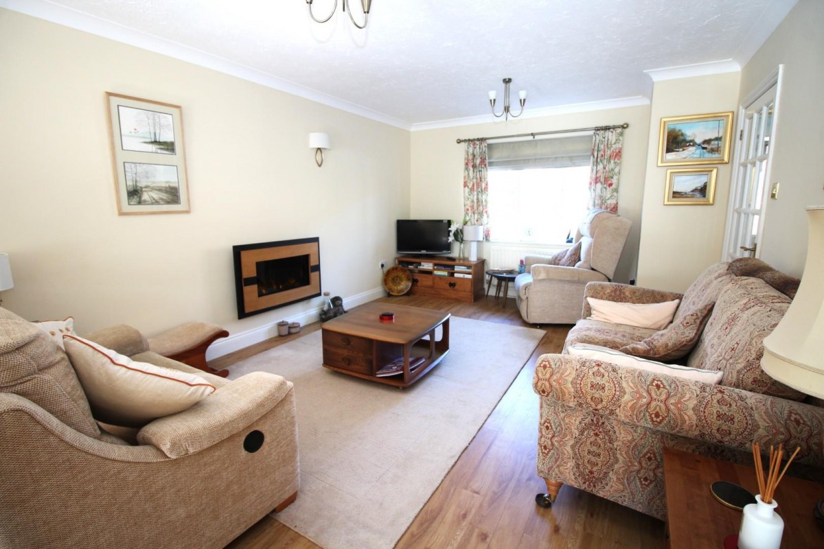Courville Close, Alveston, Bristol