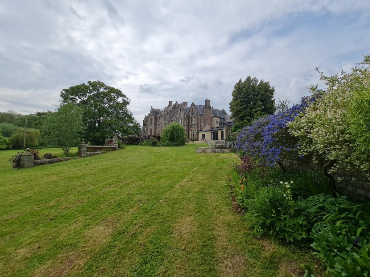 The East Wing, Bryngwyn Manor, Hereford, Herefordshire, , HR2 8EQ