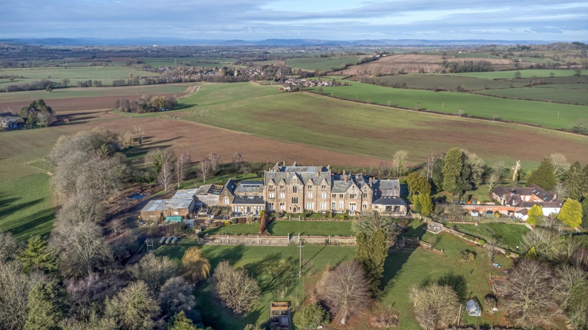 The East Wing, Bryngwyn Manor, Hereford, Herefordshire, , HR2 8EQ