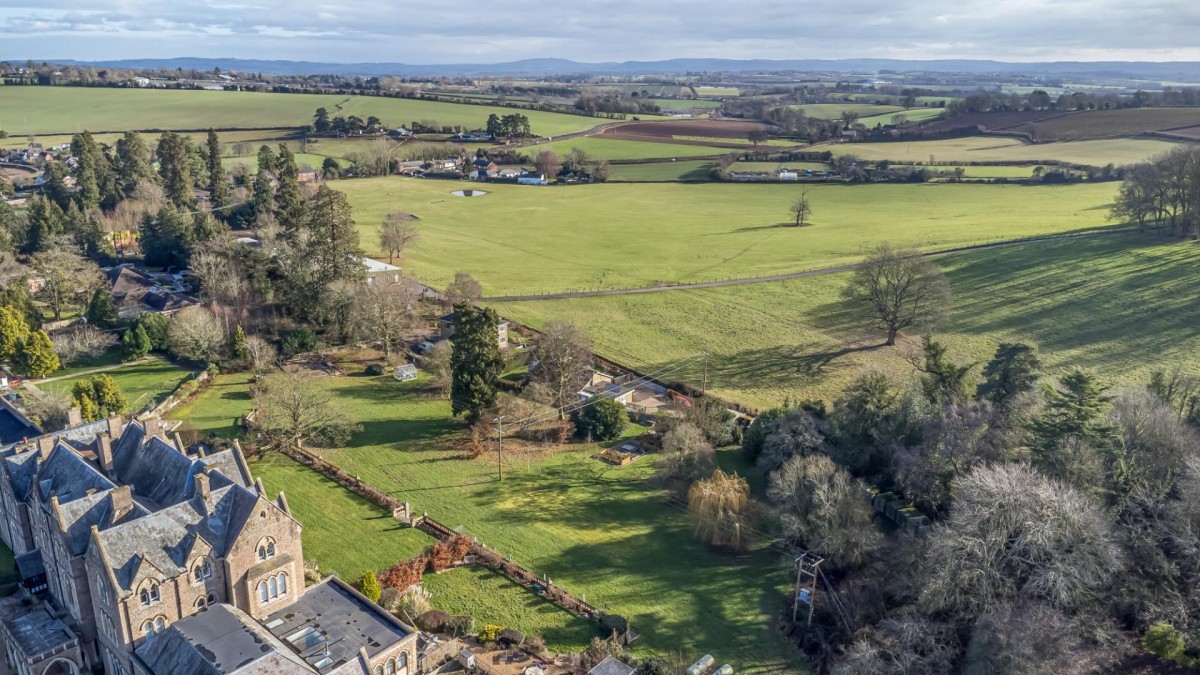 The East Wing, Bryngwyn Manor, Hereford, Herefordshire, , HR2 8EQ