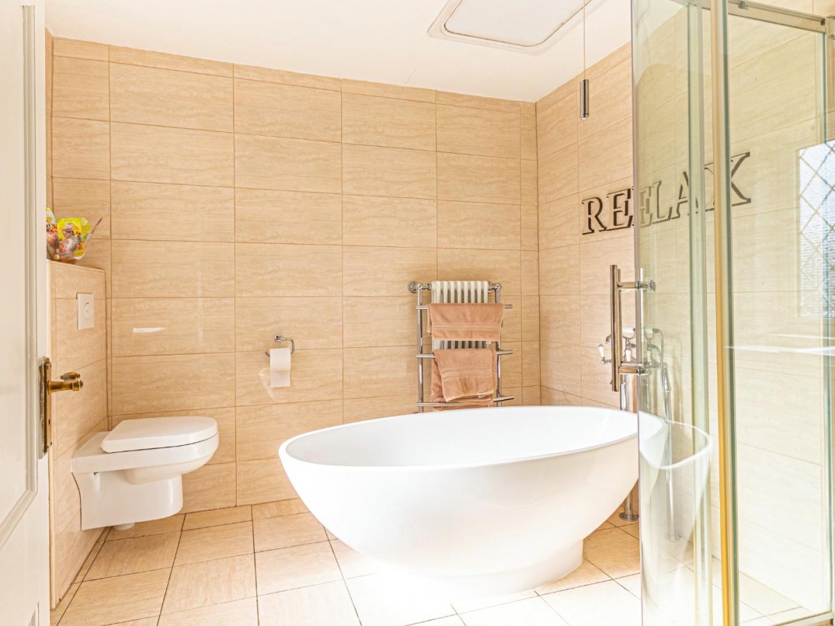 Corner Farm, Leighton Road, Stanbridge