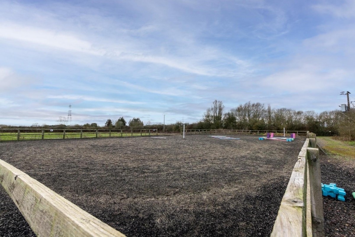 Corner Farm, Leighton Road, Stanbridge