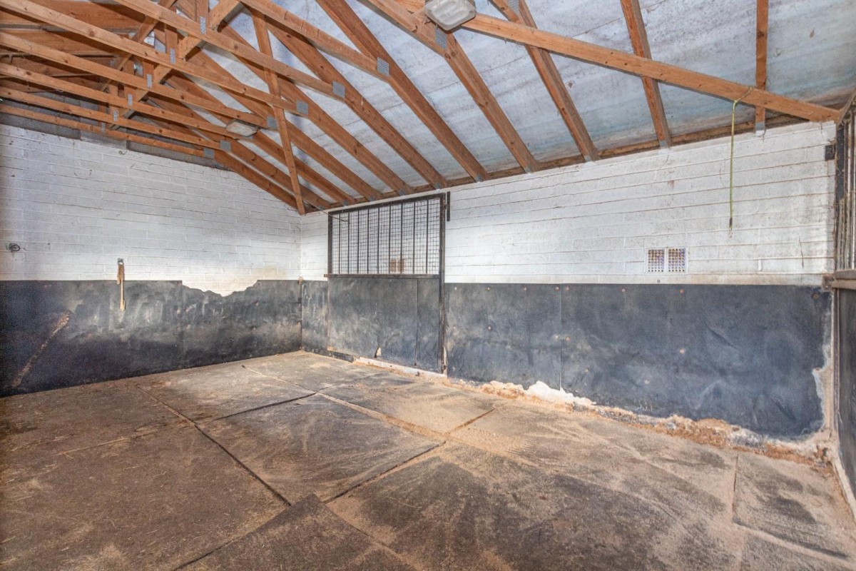 Corner Farm, Leighton Road, Stanbridge