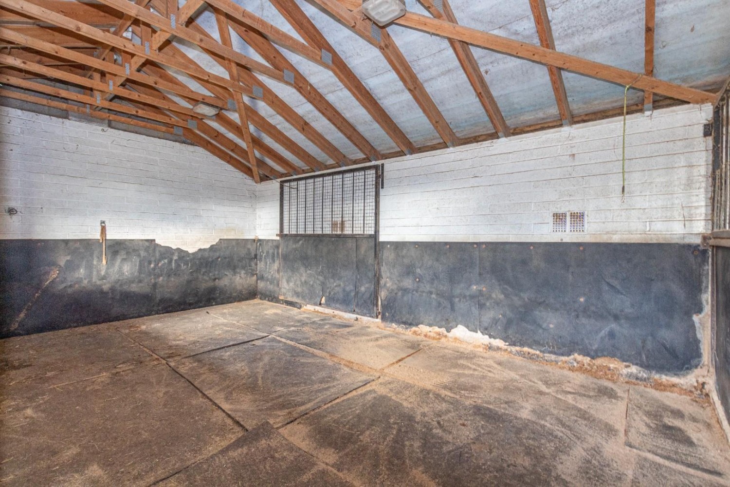 Corner Farm, Leighton Road, Stanbridge