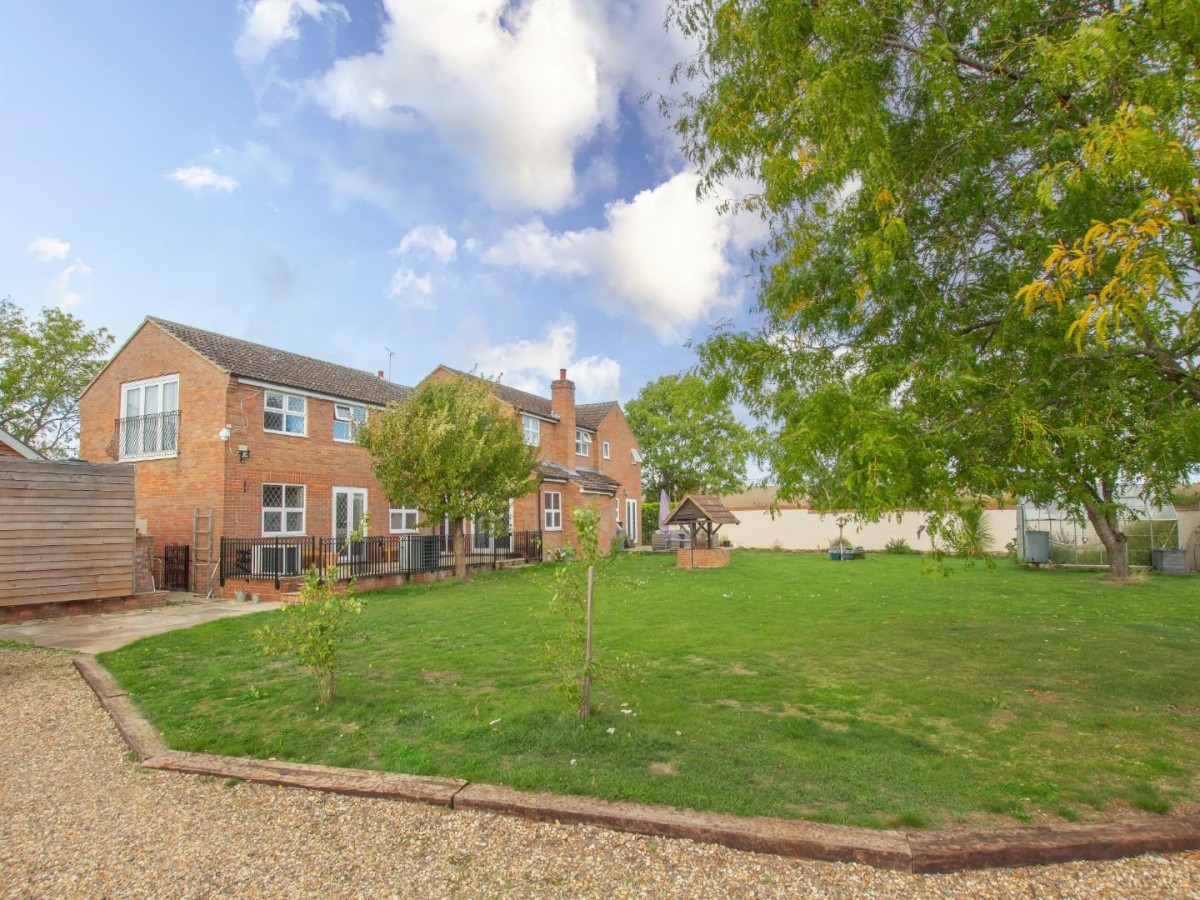 Corner Farm, Leighton Road, Stanbridge