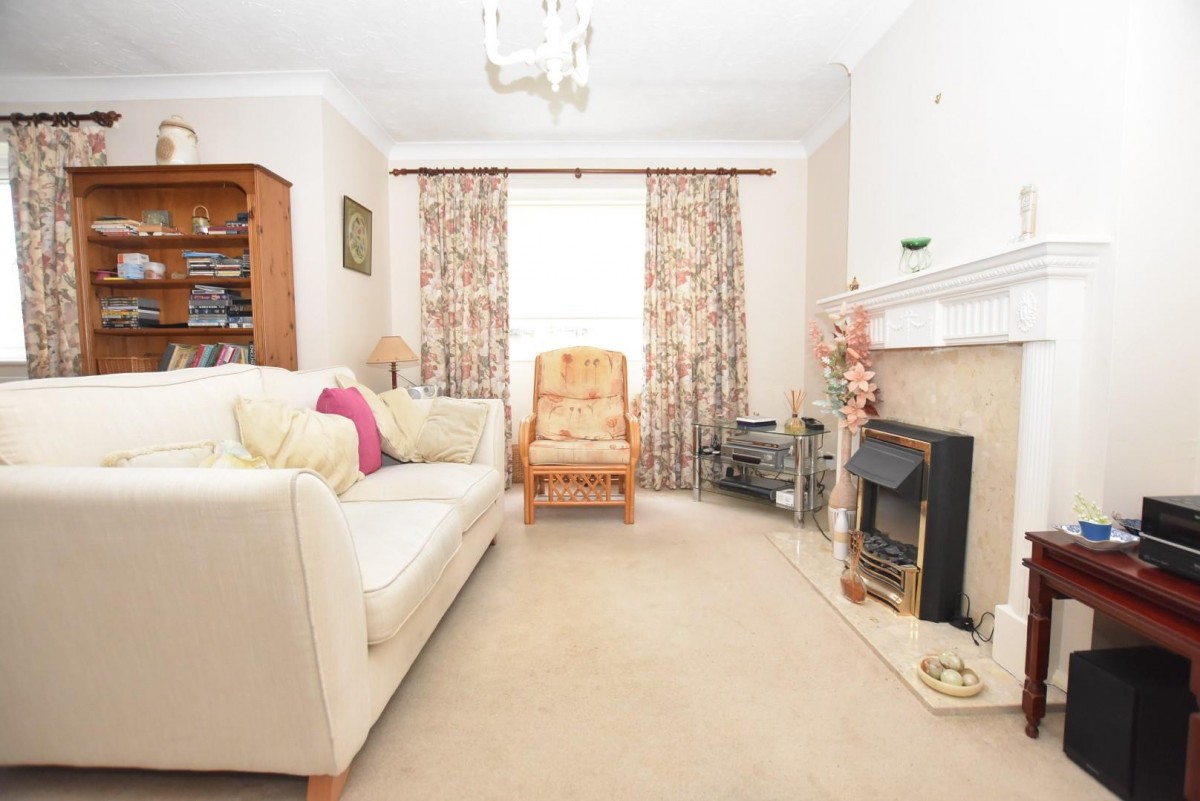 Holbeach Drive, Walton, Chesterfield, S40 3RP