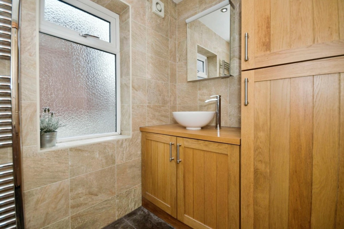 Gladstone Road, Saltergate, Chesterfield, S40 4TE