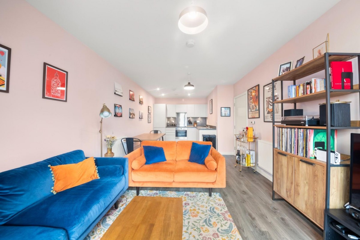 Laurina Apartments, 10 Carnation Gardens, Hayes, UB3 4FS