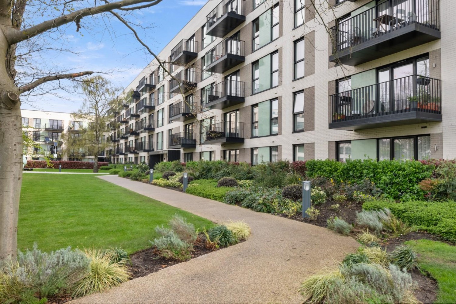 Laurina Apartments, 10 Carnation Gardens, Hayes, UB3 4FS