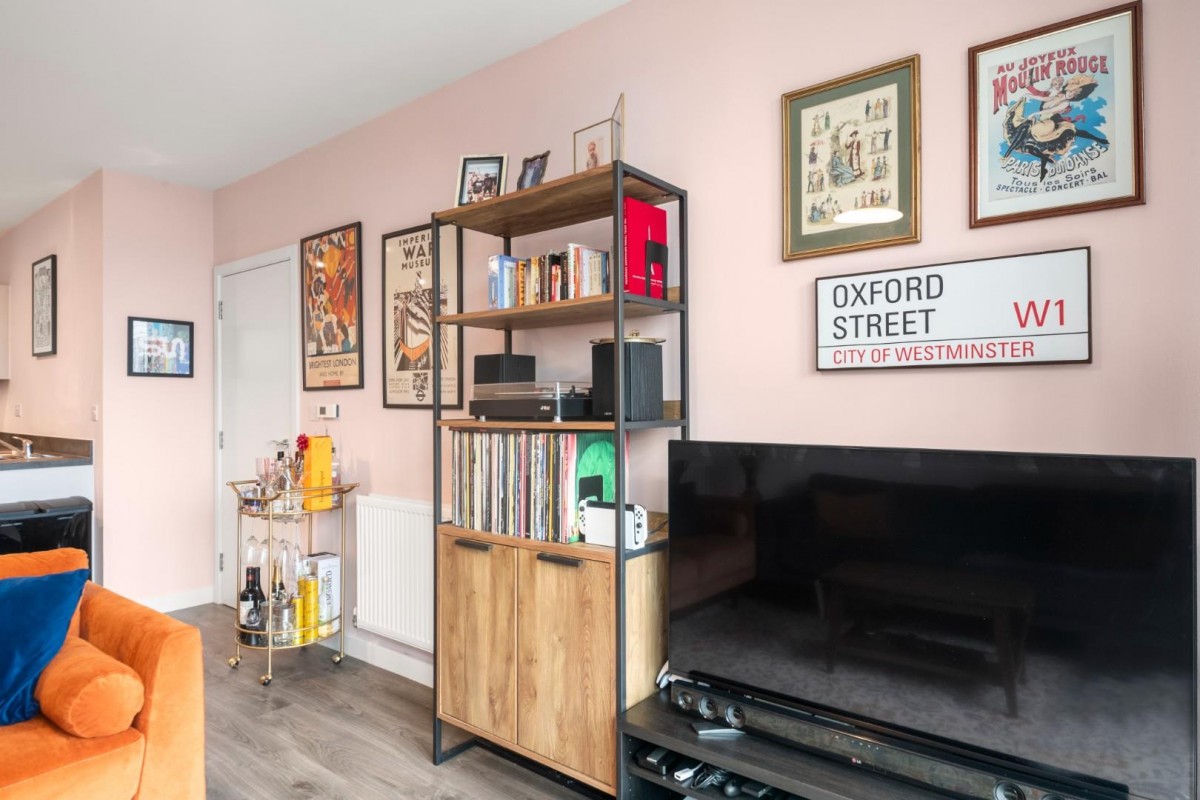 Laurina Apartments, 10 Carnation Gardens, Hayes, UB3 4FS