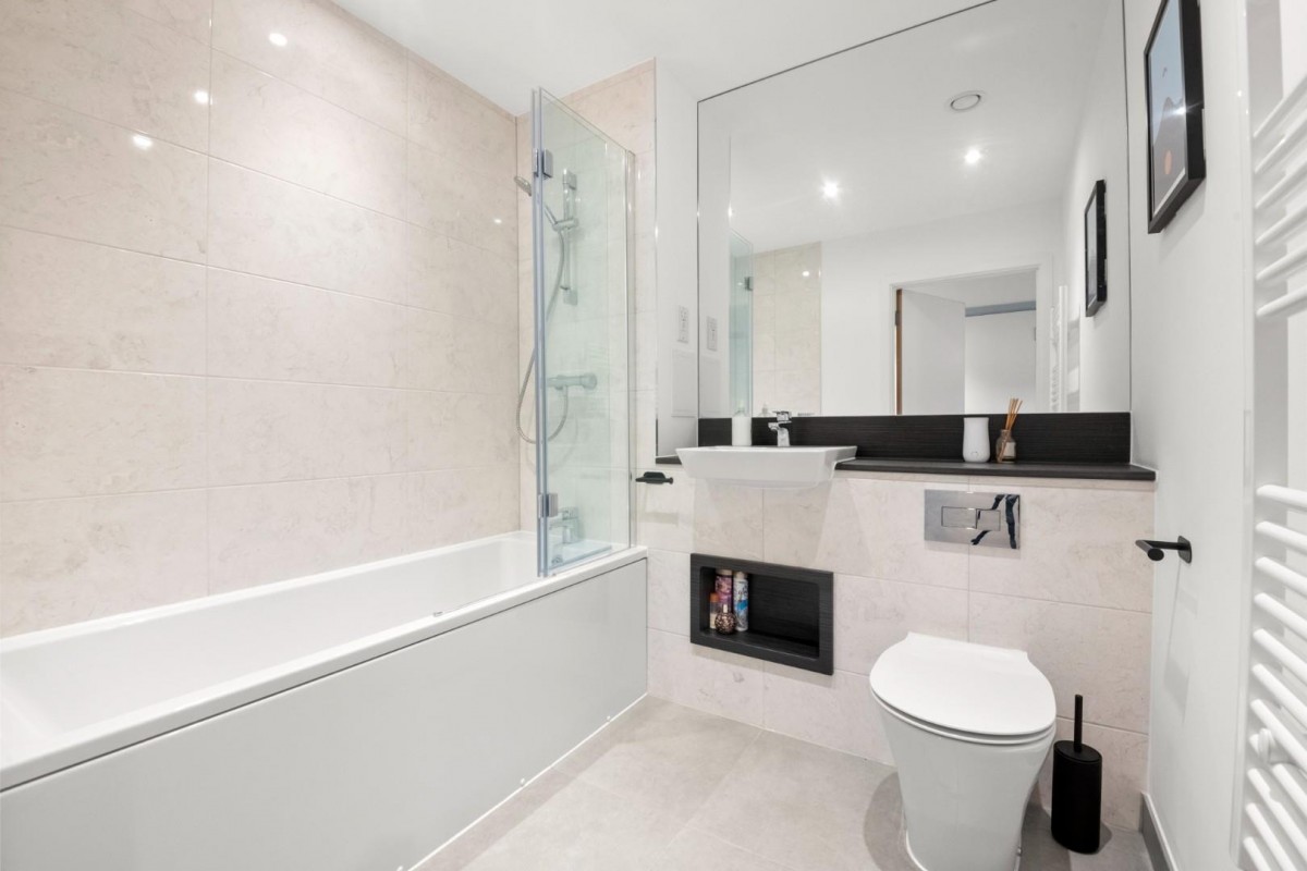 Laurina Apartments, 10 Carnation Gardens, Hayes, UB3 4FS