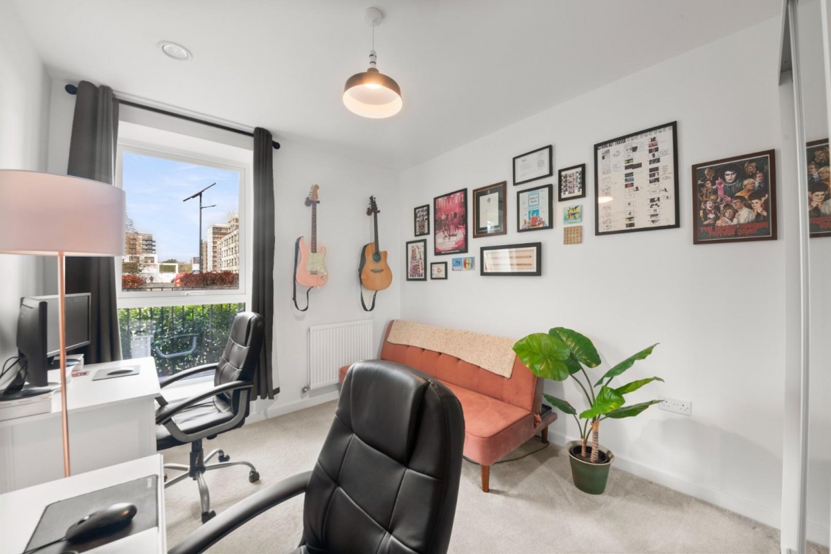 Laurina Apartments, 10 Carnation Gardens, Hayes, UB3 4FS