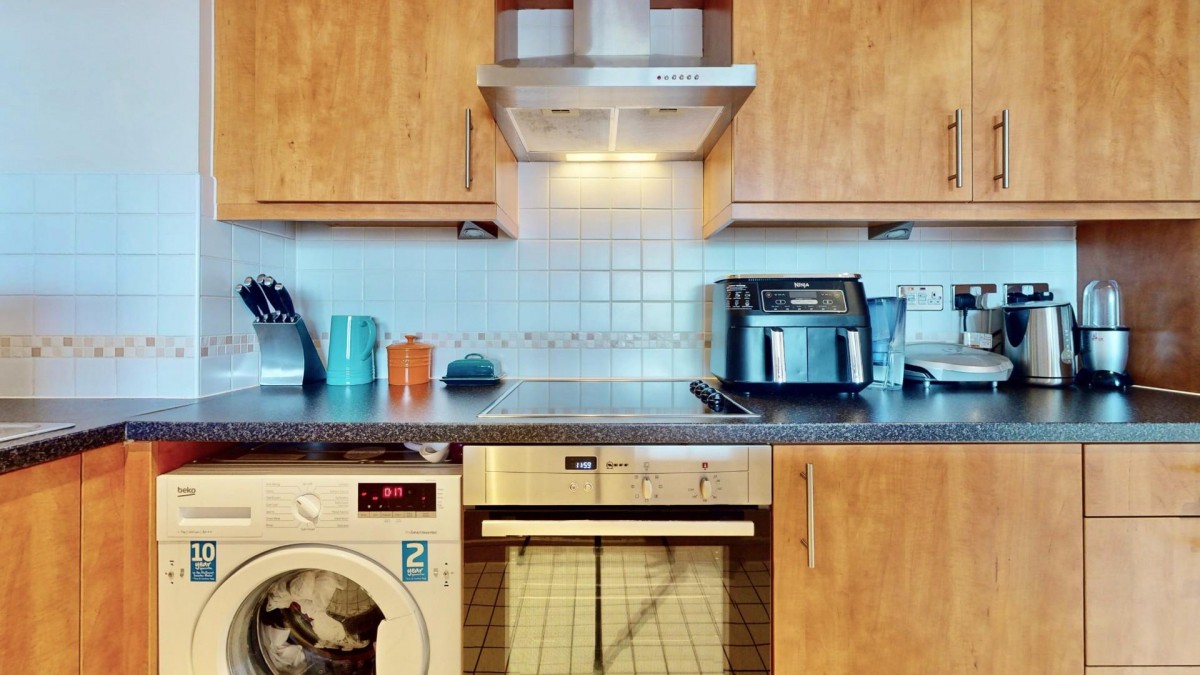 High Road, Chadwell Heath, Romford, RM6 6PN