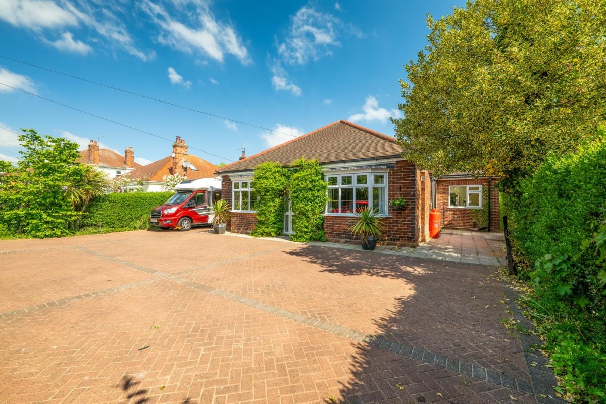 Willingham Road, Knaith Park, Gainsborough Hunters Estate Agents