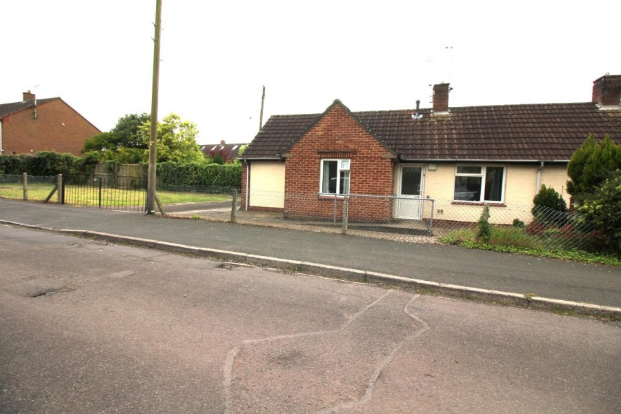 North Road, Thornbury