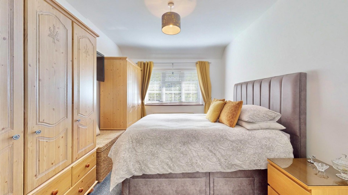 Valence Avenue, Dagenham, RM8