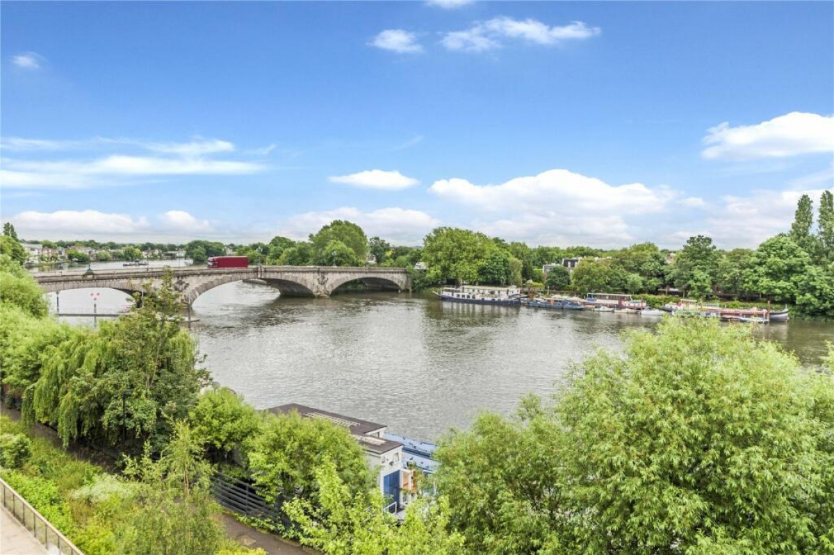 Kew Bridge Road, Brentford