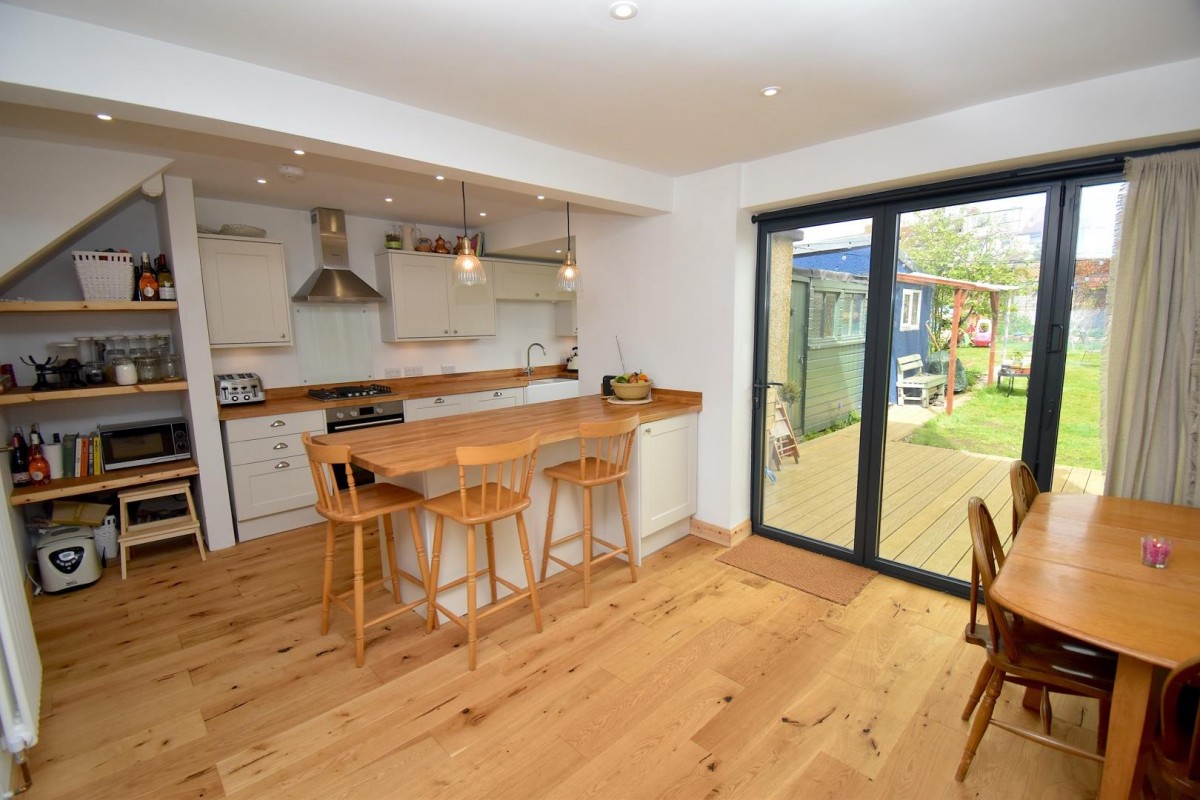 Dundridge Lane, St George, Bristol, BS5 8SH.