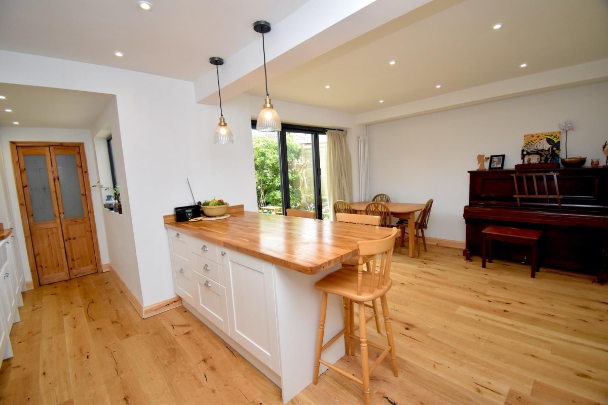 Dundridge Lane, St George, Bristol, BS5 8SH.