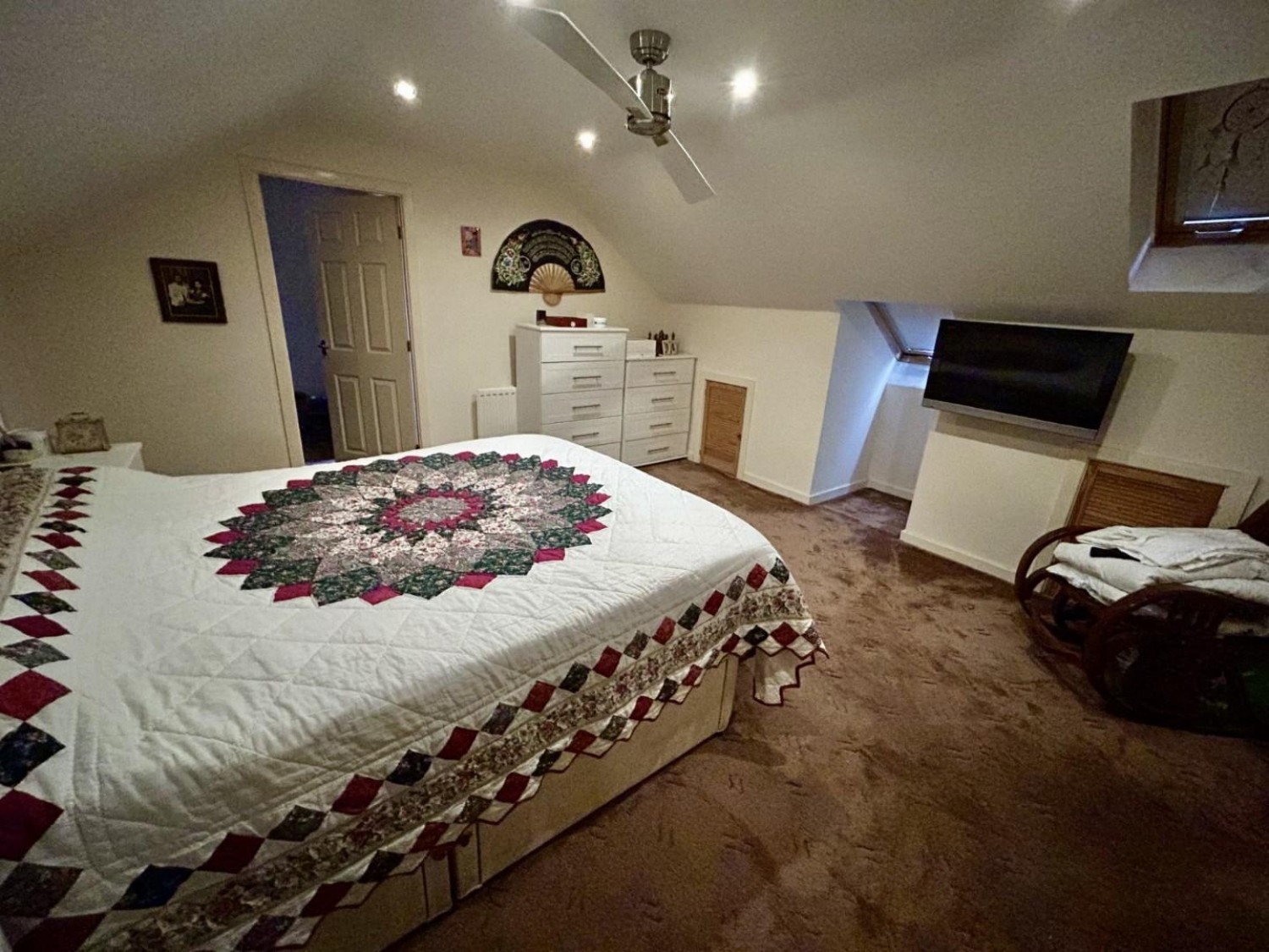 5 bedroom House for sale in Woodacre Road, Ellesmere Port