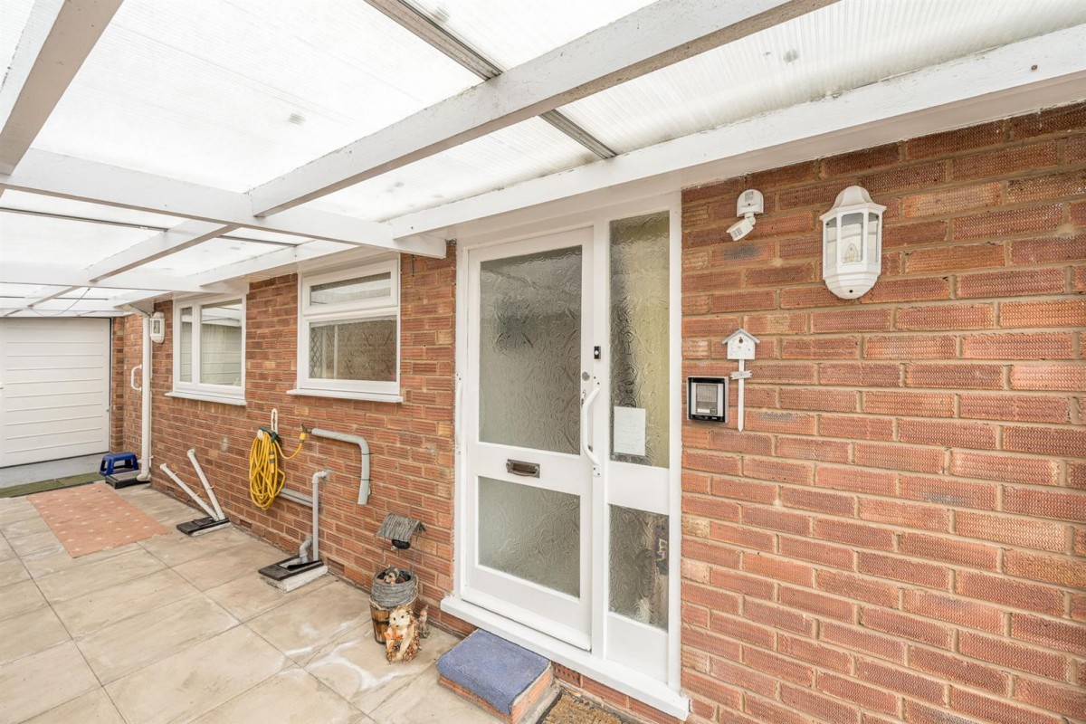 Meriden Close, Wollaston, DY8 4QW