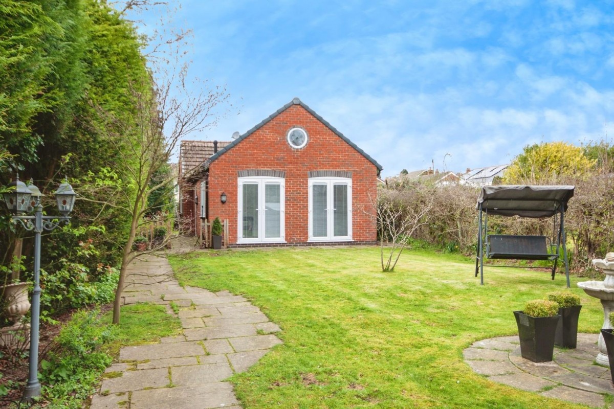 Ironstone Road, Burntwood, WS7 1LZ