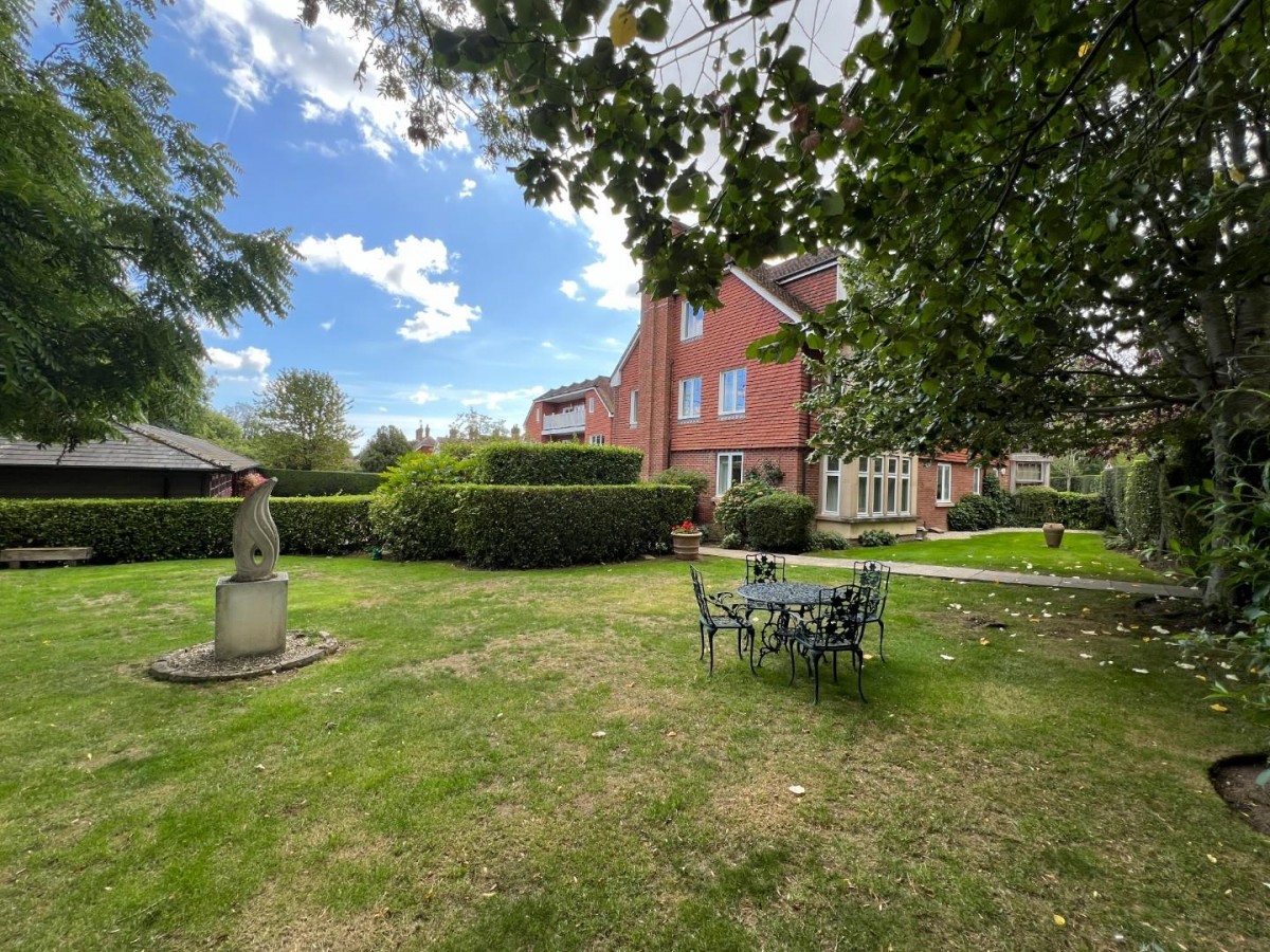Flat 6, Elmfield Place, Tenterden, TN30 6RE