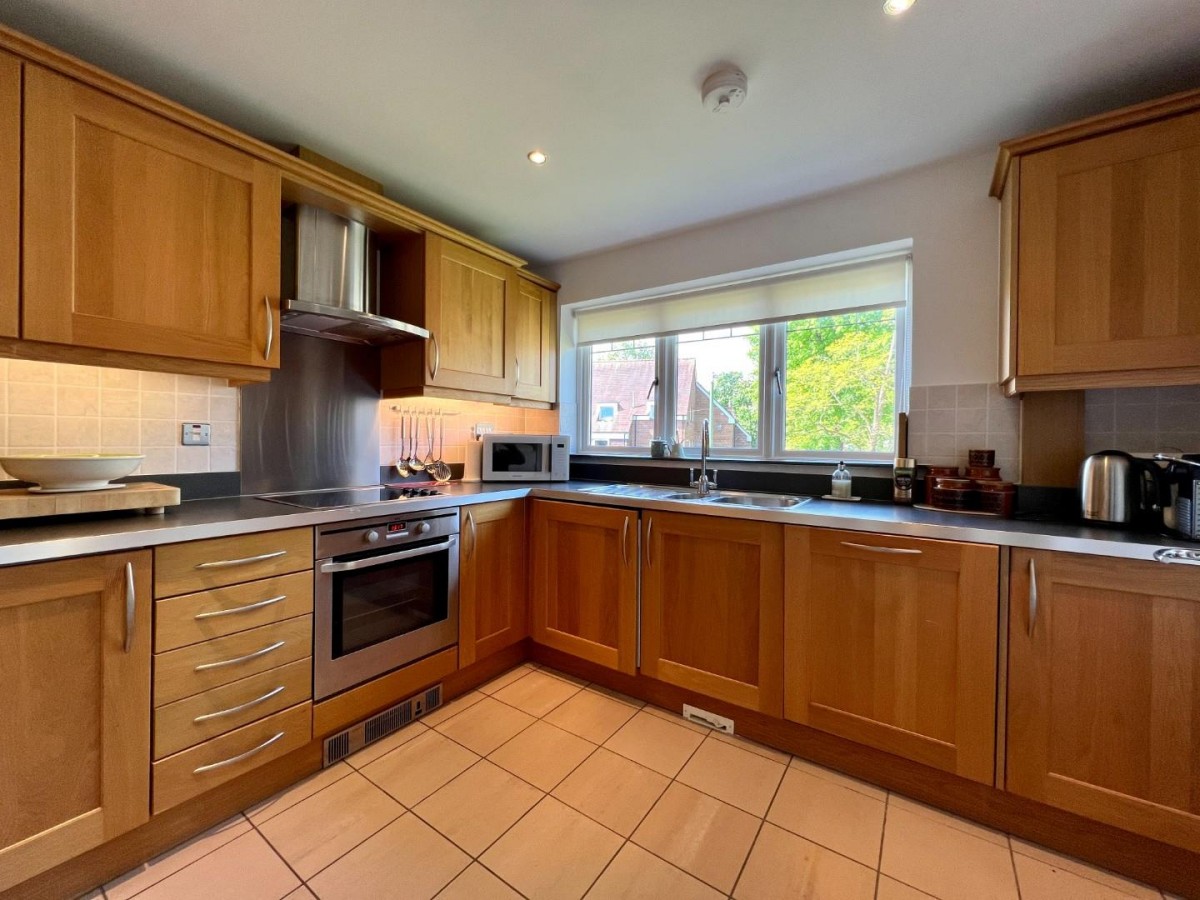 Flat 6, Elmfield Place, Tenterden, TN30 6RE