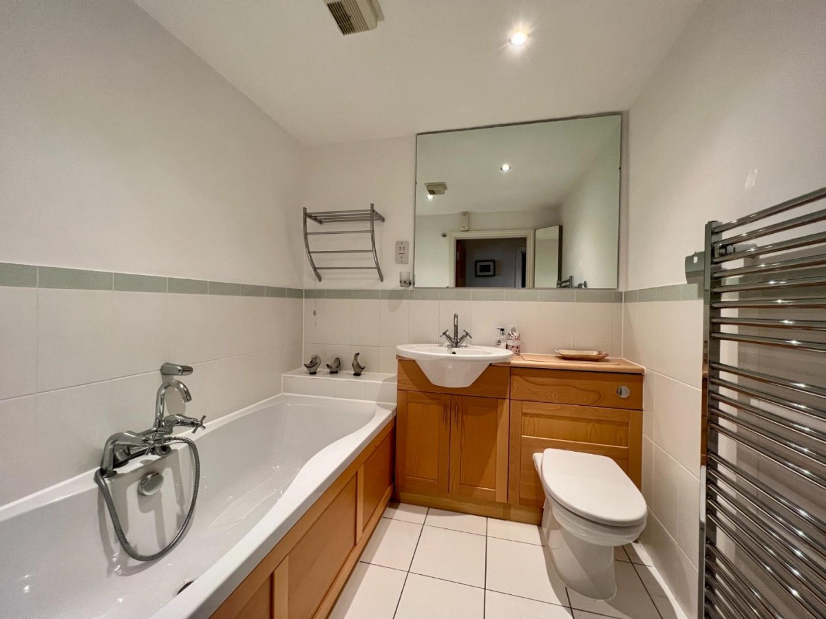 Flat 6, Elmfield Place, Tenterden, TN30 6RE