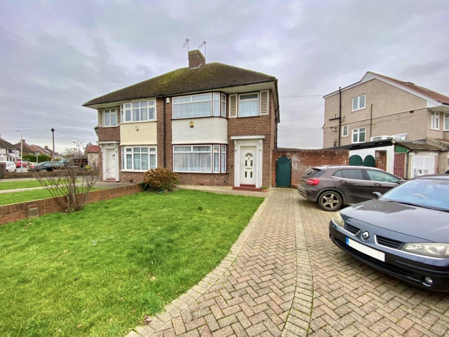Chatsworth Road, Hayes, UB4 9ES