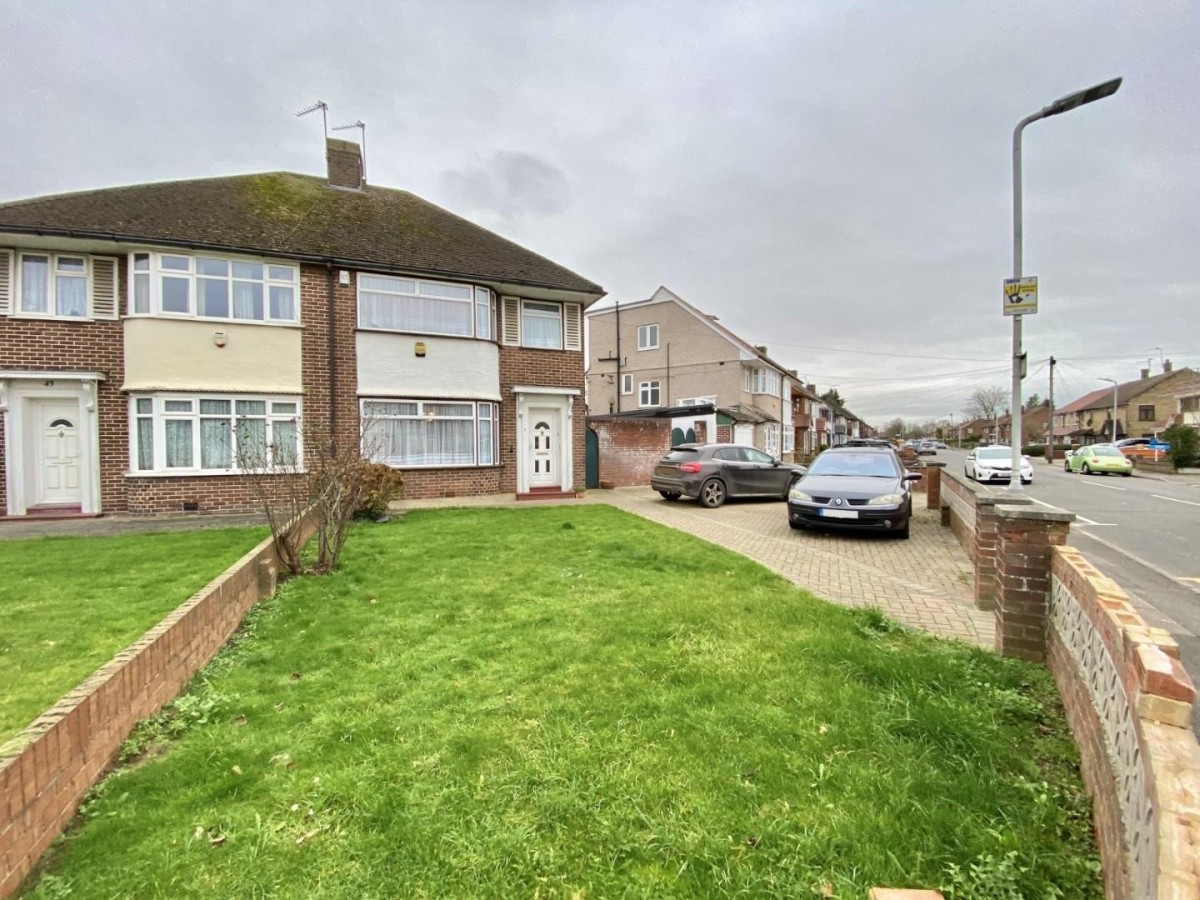 Chatsworth Road, Hayes, UB4 9ES