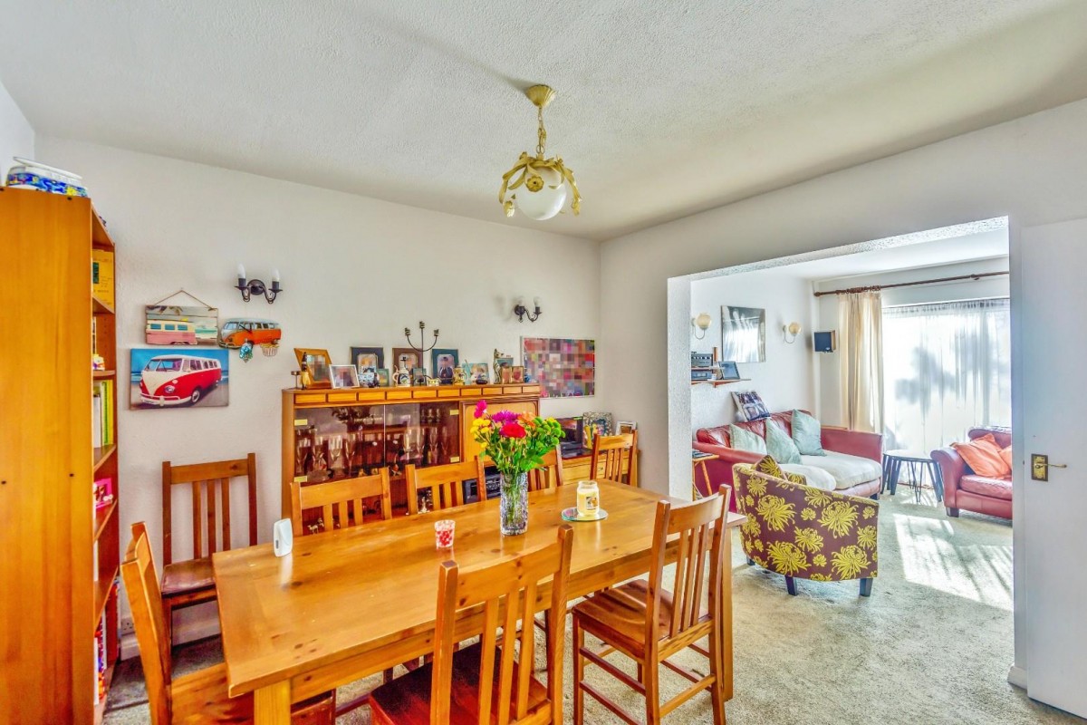 Charnwood Road, Hillingdon, UB10 0HX