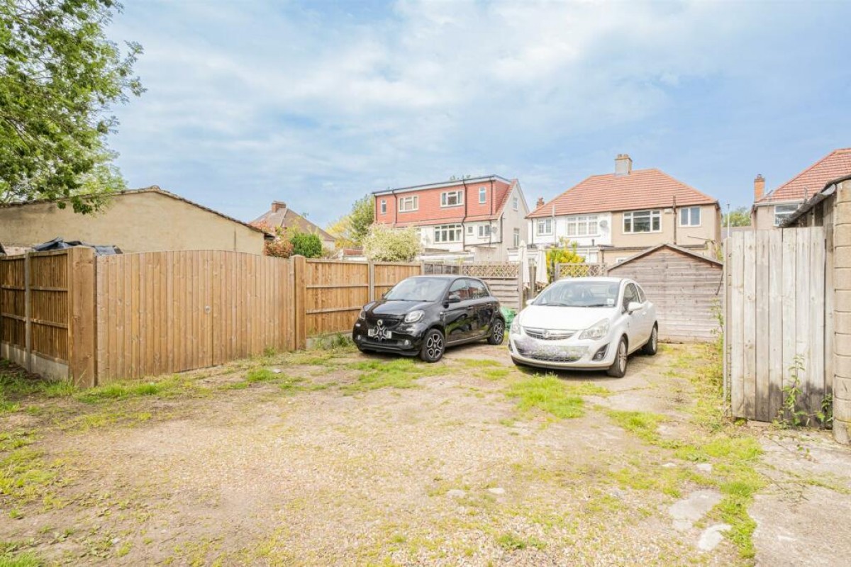 Yeading Lane, Hayes, UB4 0EZ