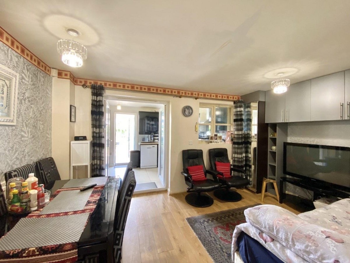 Tollgate Drive, Hayes, UB4 0NP