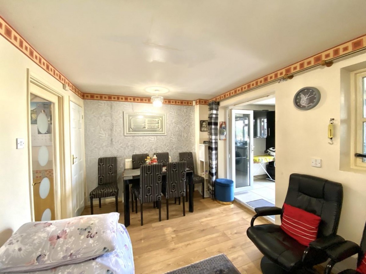 Tollgate Drive, Hayes, UB4 0NP