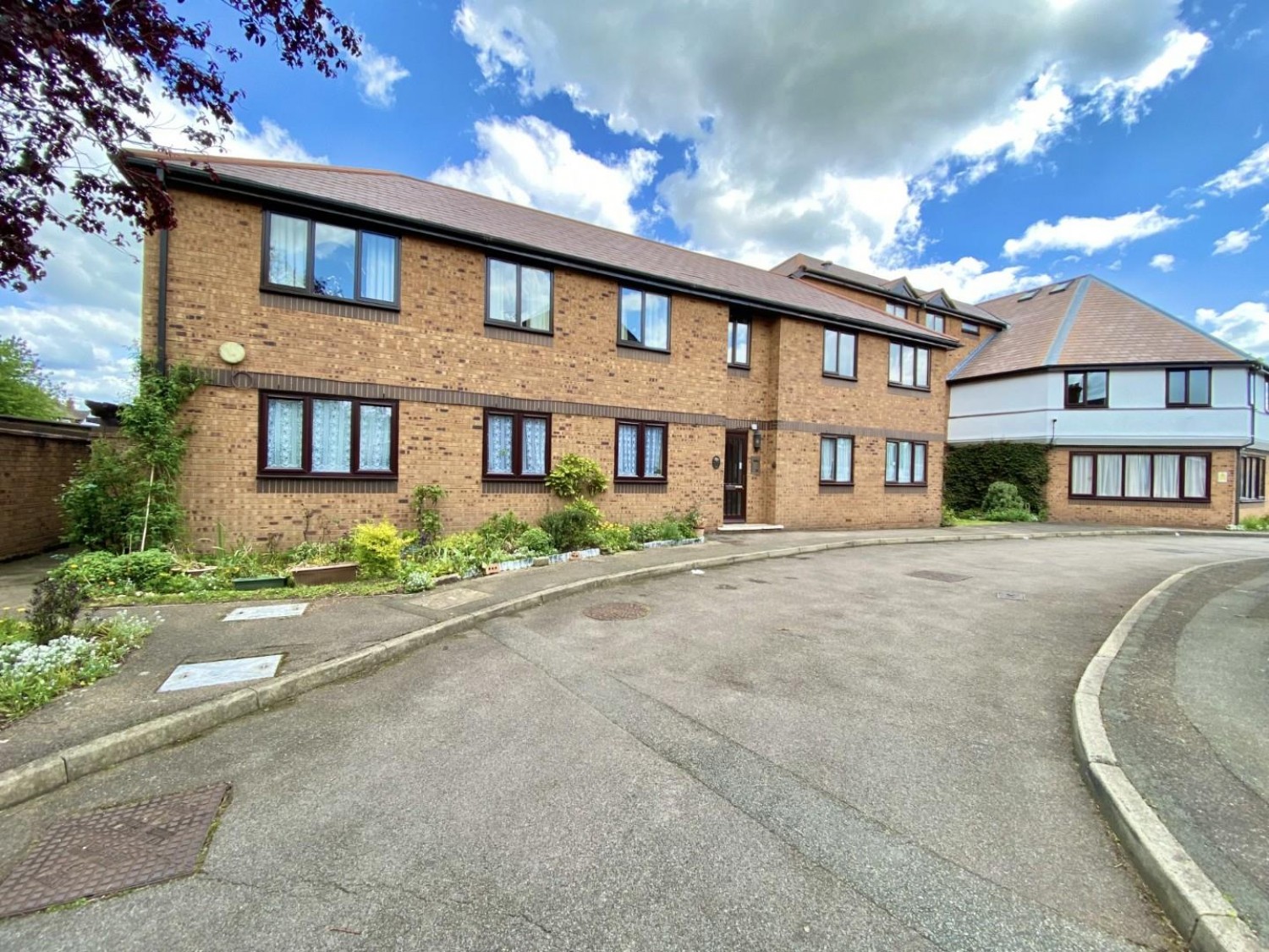 Leaside Court, Hillingdon, Middlesex, UB10 0DD
